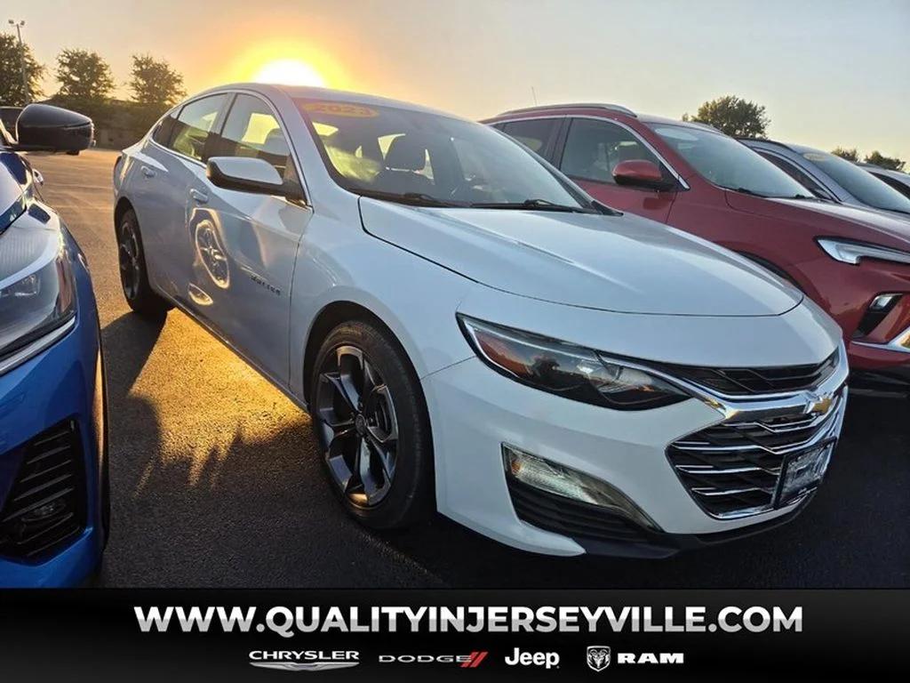 PRE-OWNED 2022 CHEVROLET EQUINOX LT