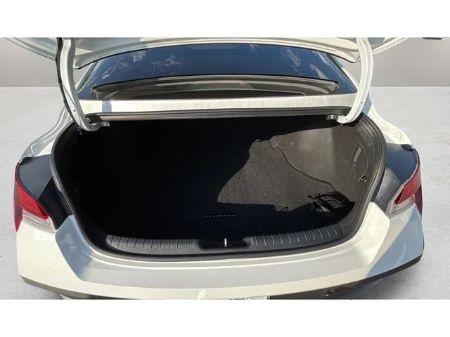 Used 2025 White Hyundai SEL Sport image 31
