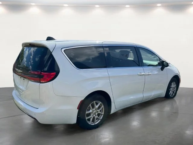 Used 2023 White Chrysler Touring L image 17