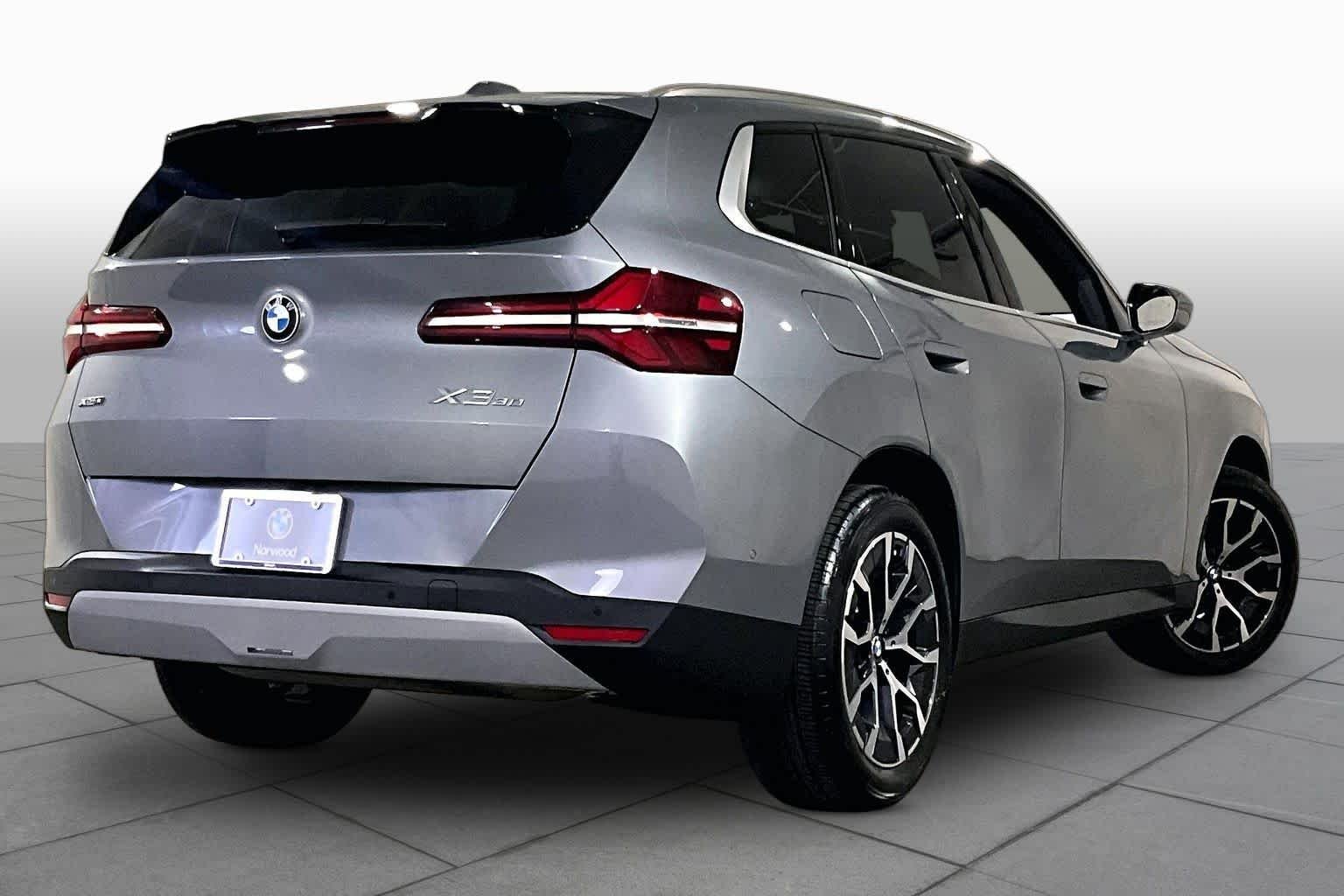 Used 2026 Skyscraper Grey Metallic BMW 30 xDrive image 12
