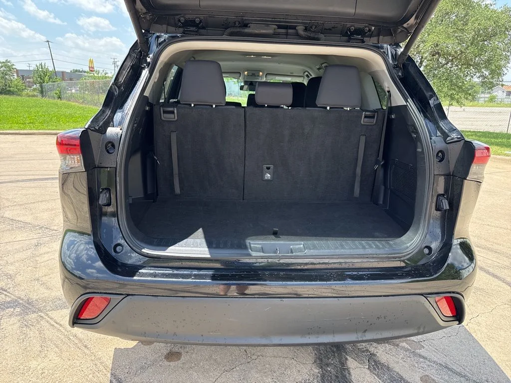2024 Toyota Highlander LE - Photo 13