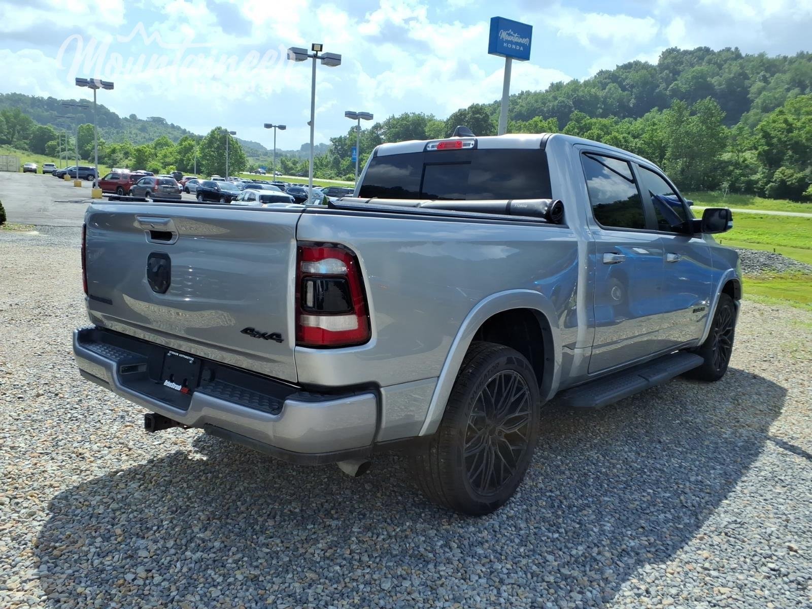 Used 2022 Billet Silver Metallic Clearcoat Ram Laramie image 7