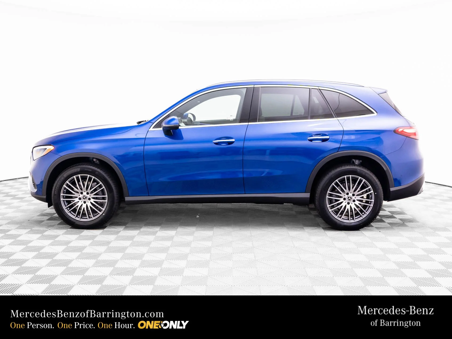New 2026 Blue Mercedes-Benz GLC 300 image 2