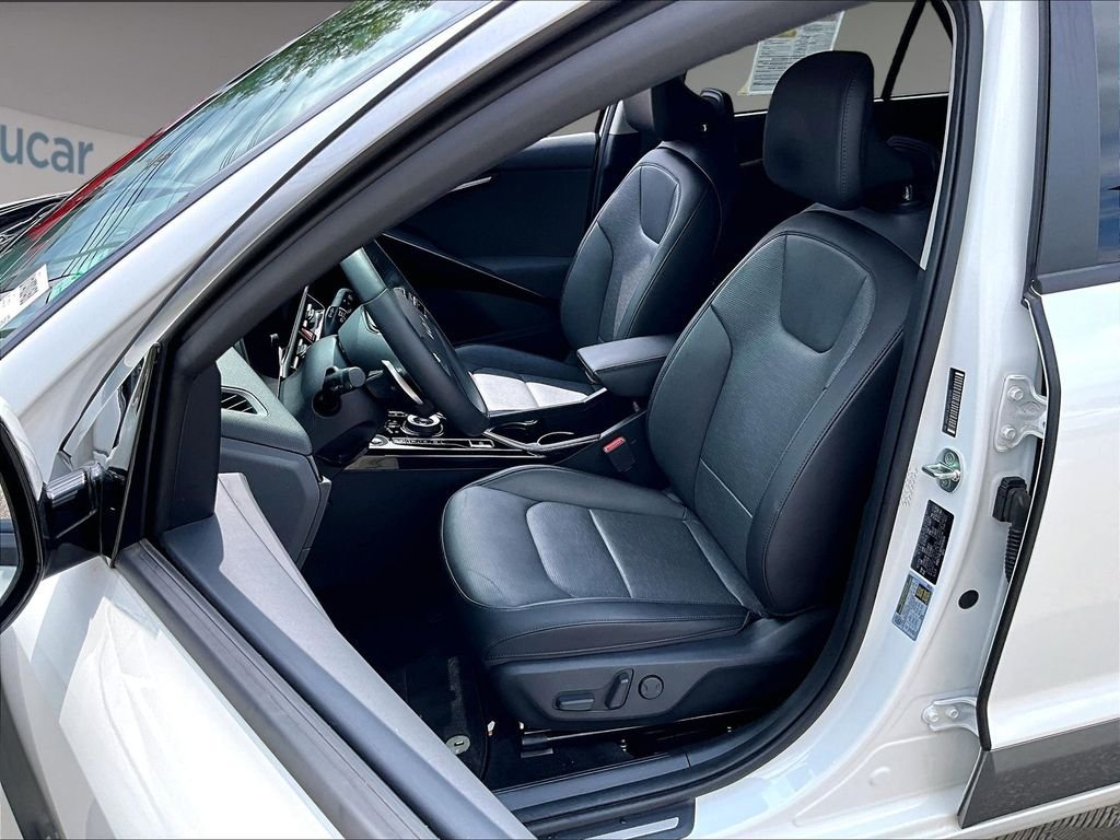 Used 2023 White Kia Wave image 10