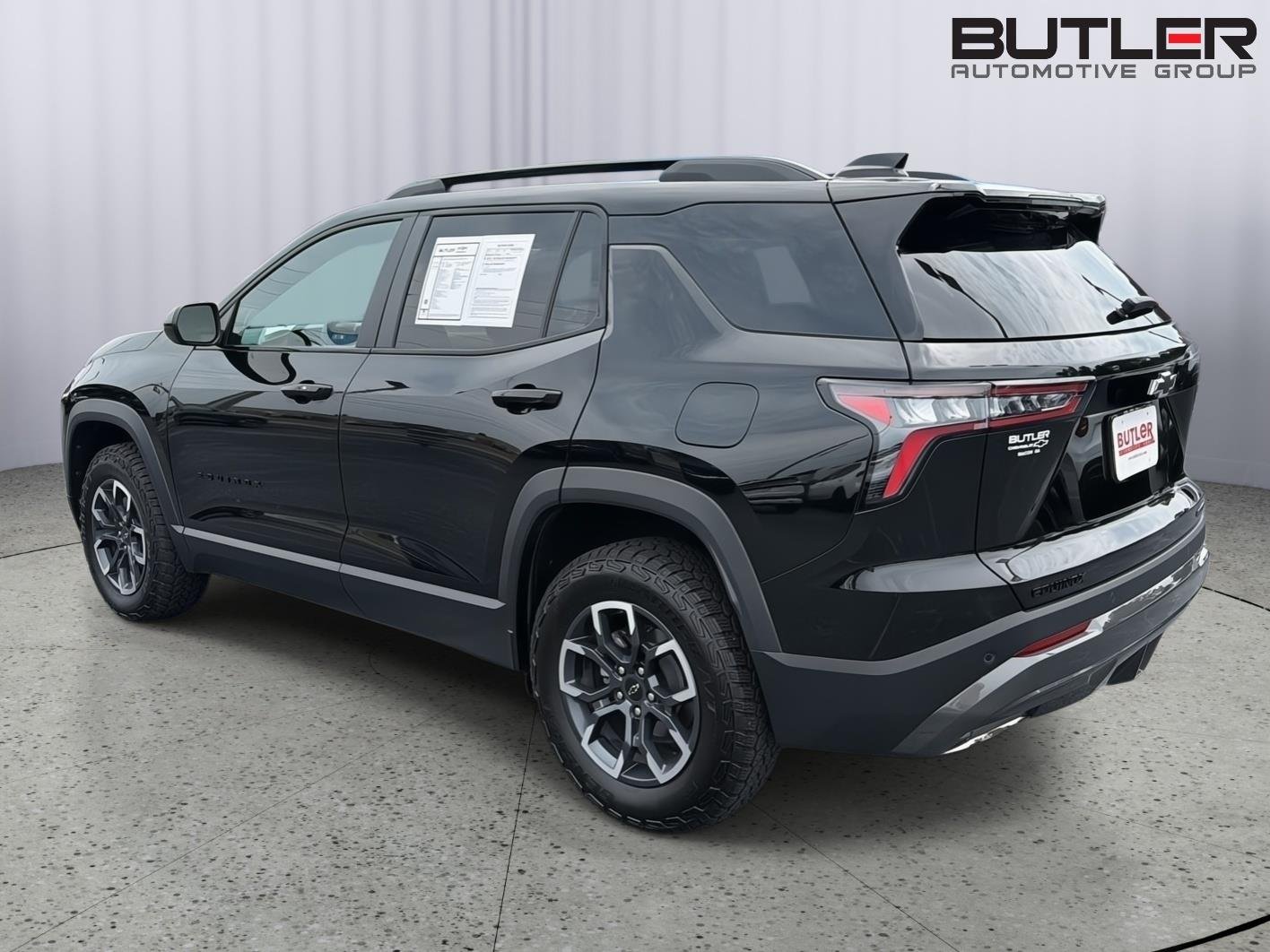 Used 2025 Mosaic Black Metallic Chevrolet FWD ACTIV image 4