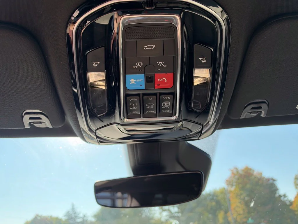 Used 2025 Black Jeep Base image 33