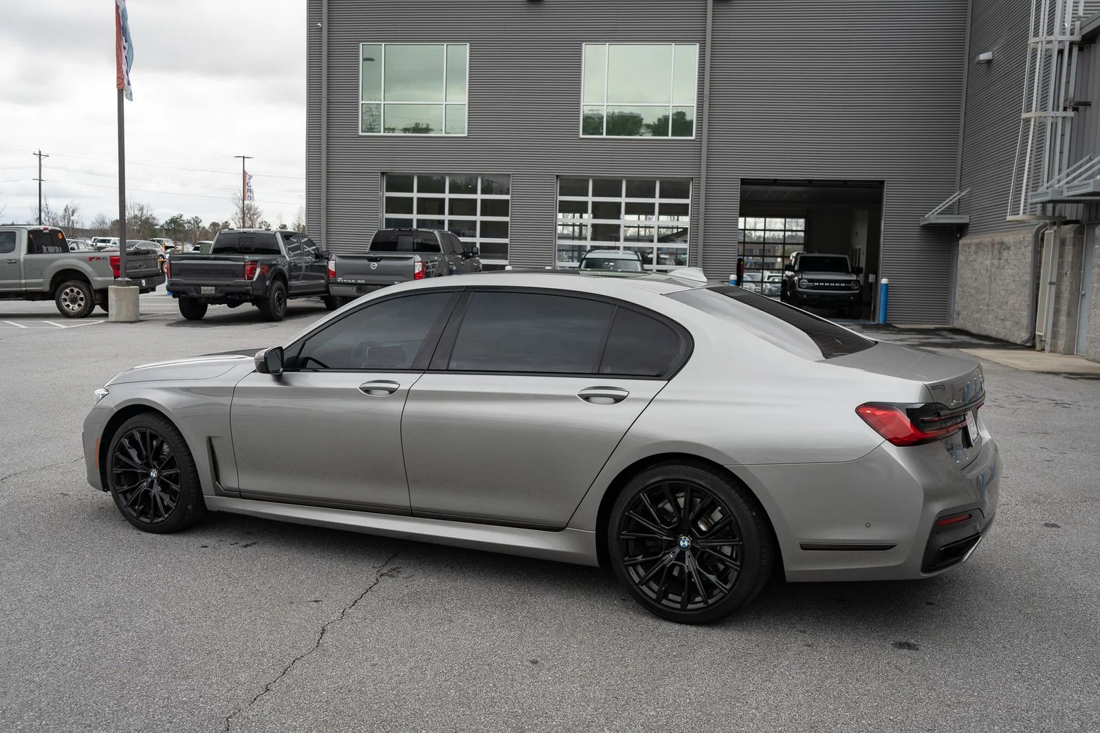 Used 2022 Gray BMW 750i xDrive image 15