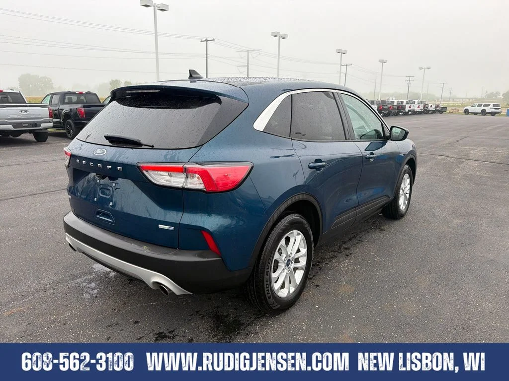 Used 2020 Green Ford SE image 5