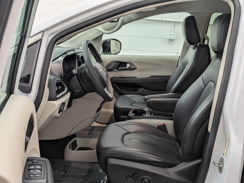 Used 2024 White Chrysler Touring L image 32