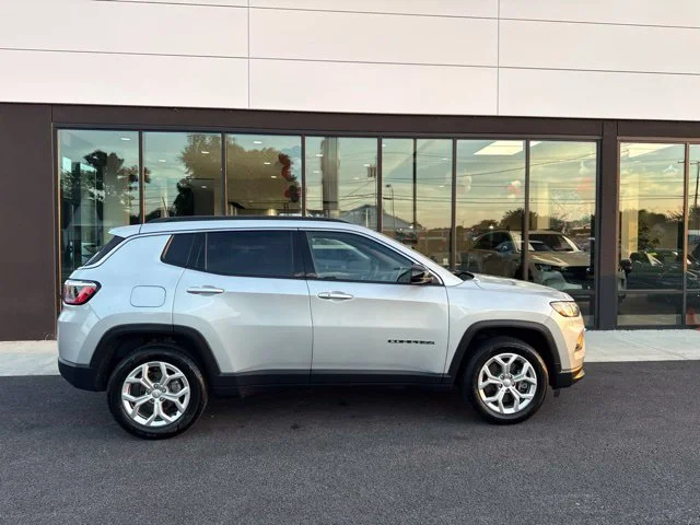 Used 2024 Silver Jeep Latitude image 2