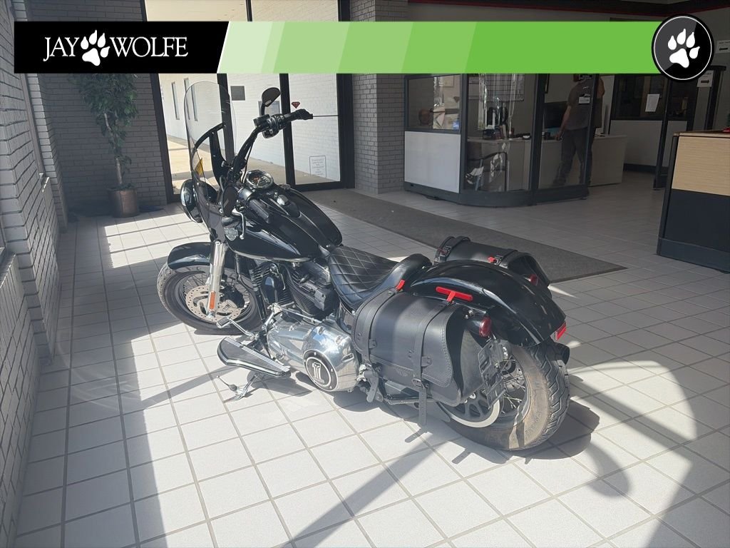 Used 2017  Harley-Davidson  image 3