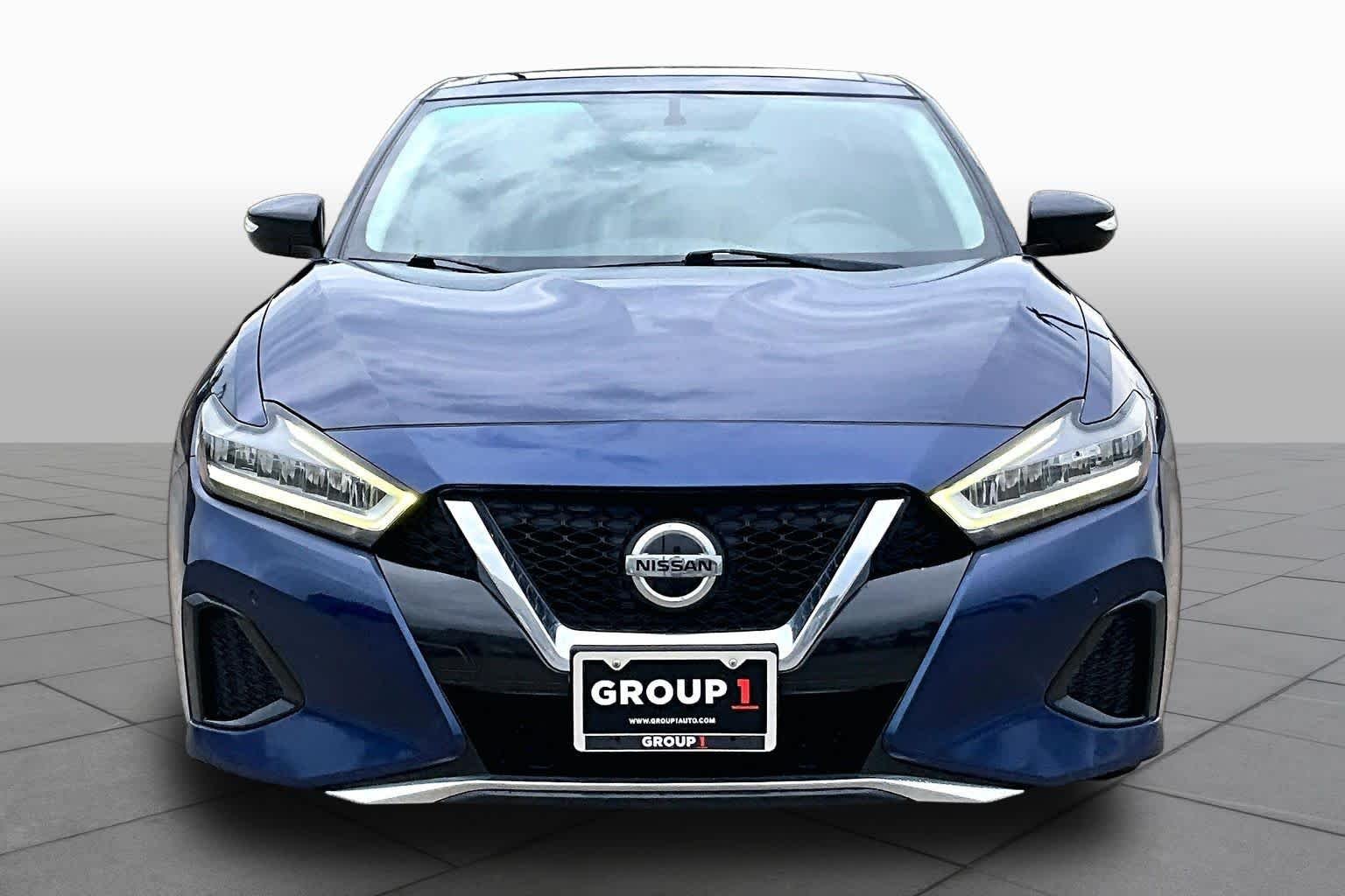 Used 2019 Deep Blue Pearl Nissan SL image 4