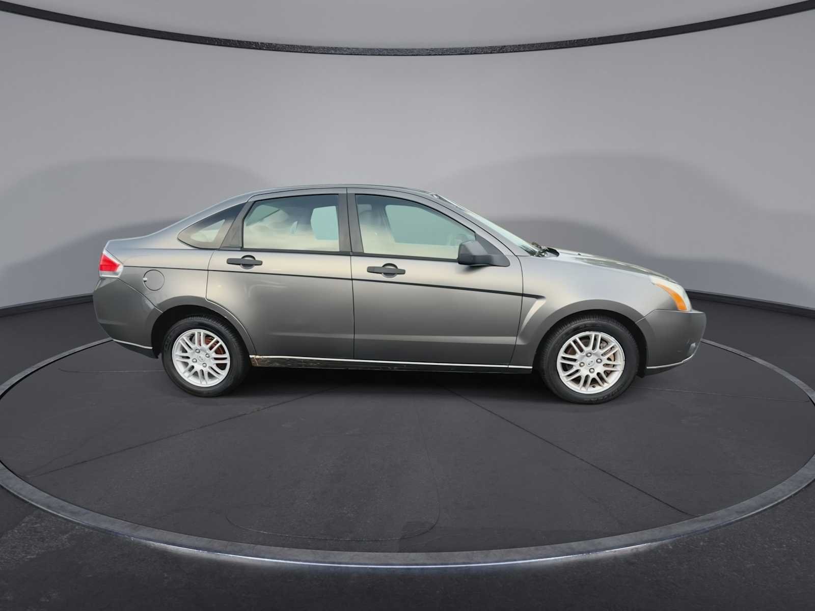 Used 2010 Sterling Grey Metallic Ford SE image 9