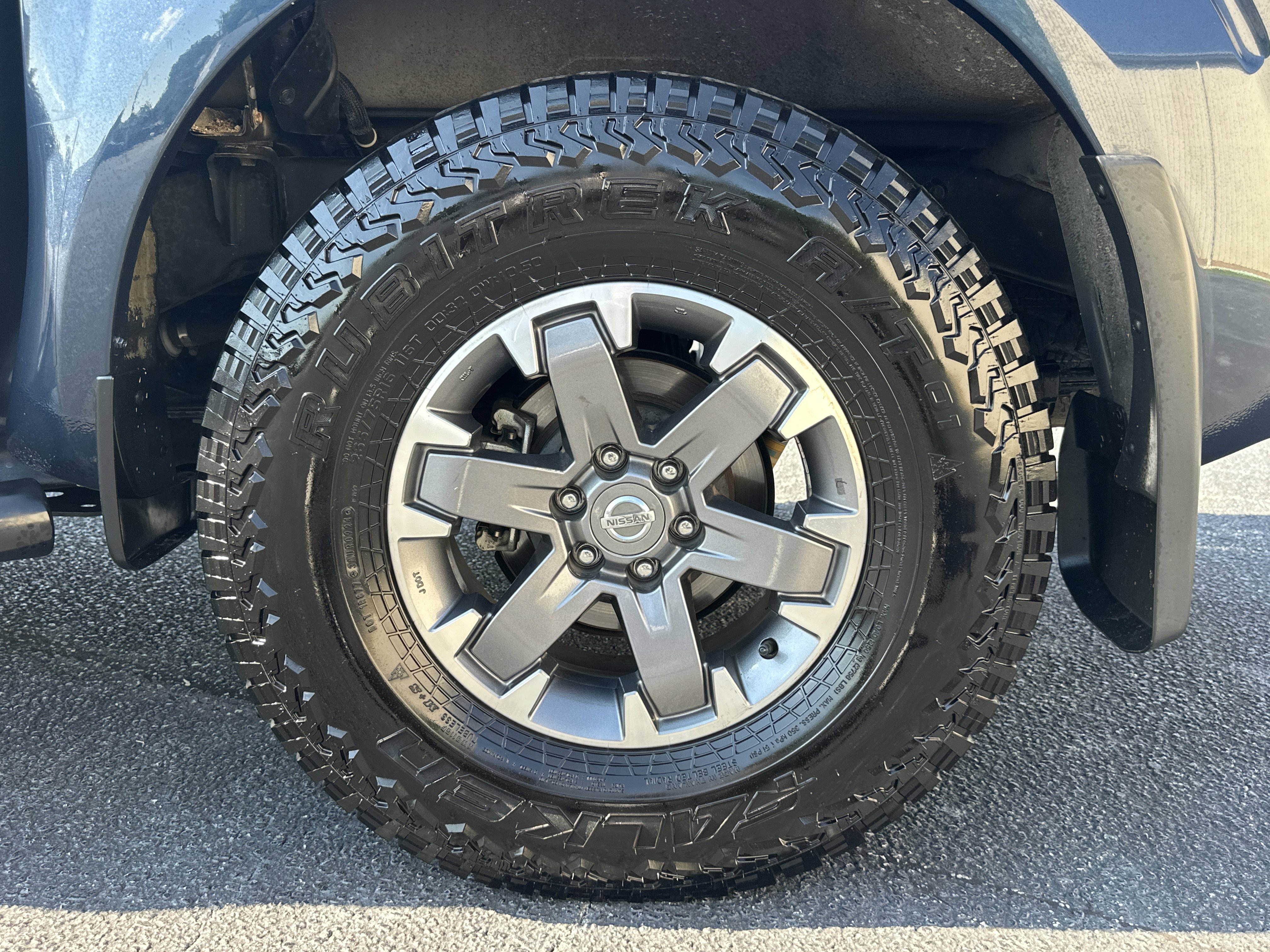 Used 2020 Arctic Blue Metallic Nissan PRO-4X image 19