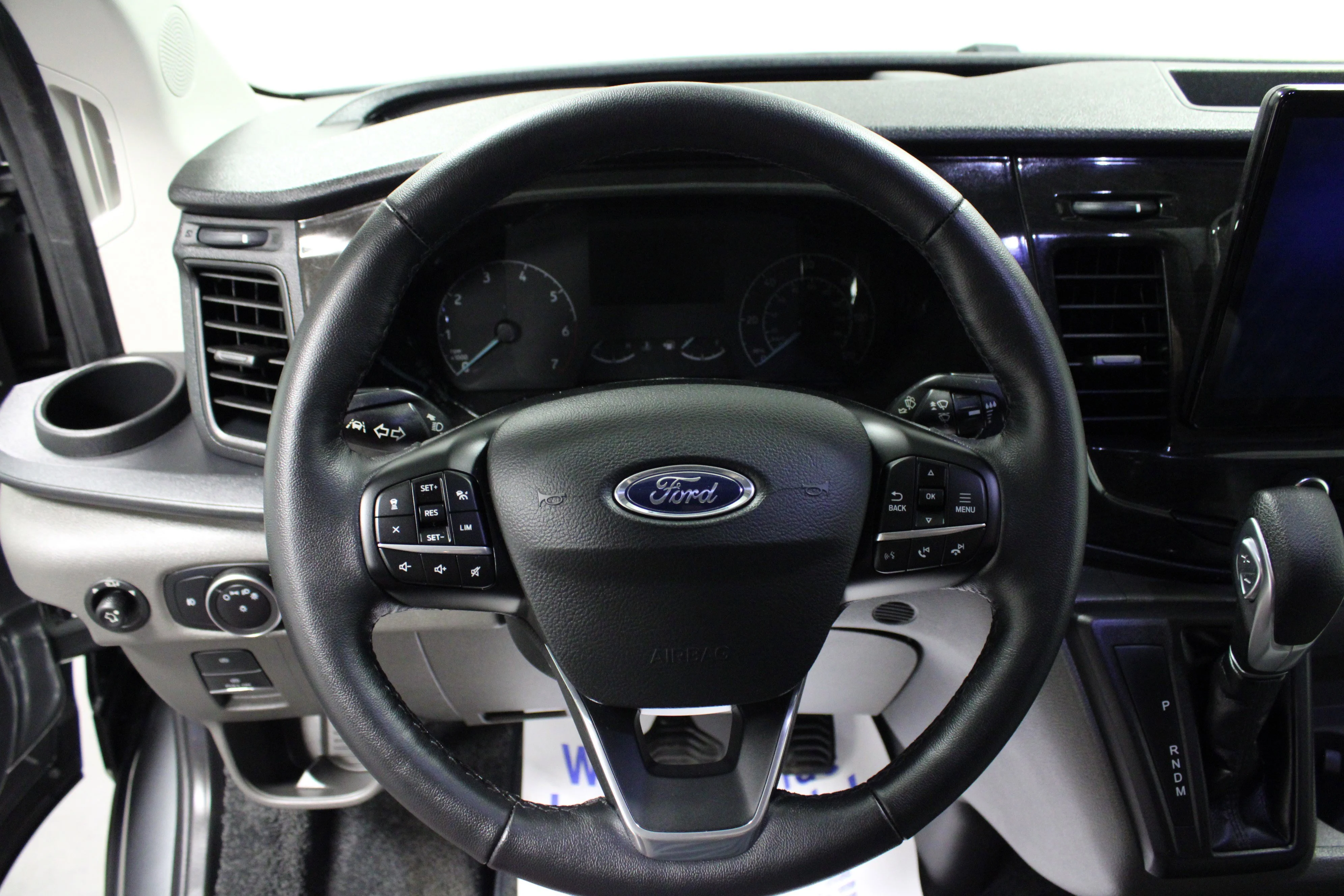 Used 2024 Carbonized Gray Metallic Ford  image 19