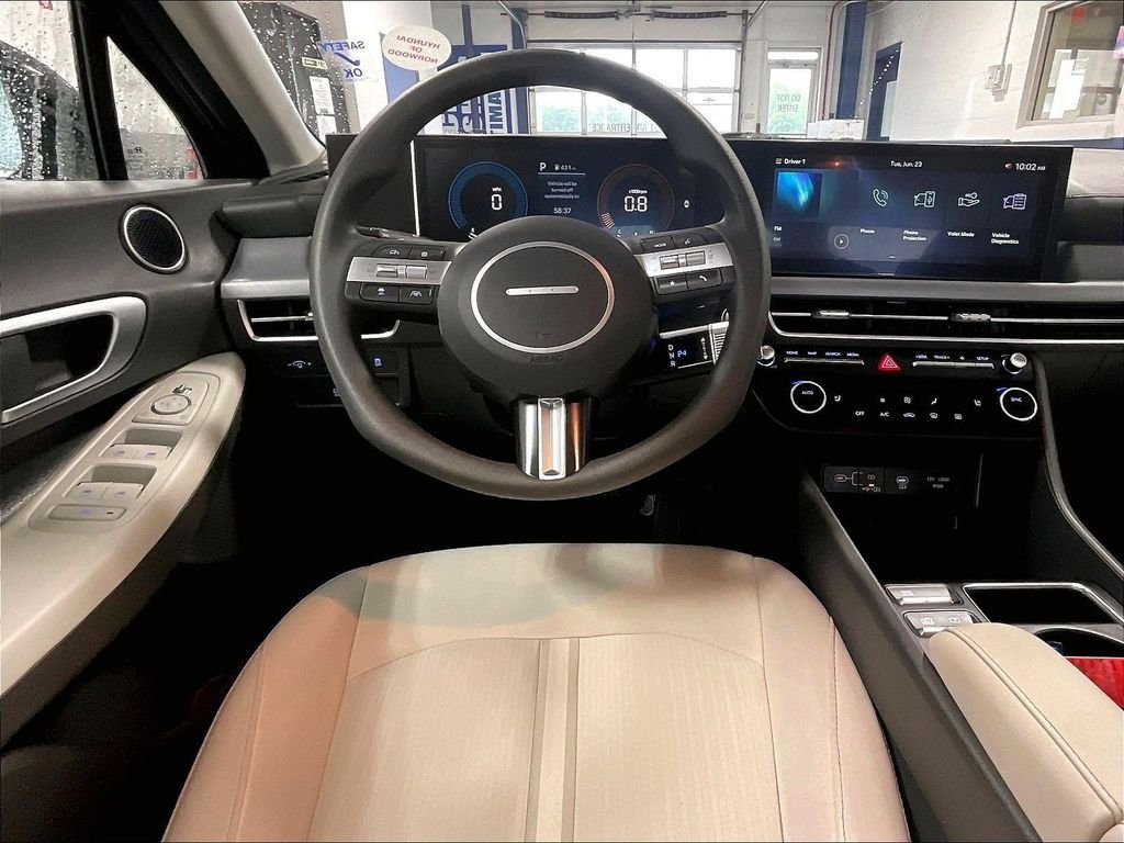 Used 2025 Black Hyundai SEL image 17