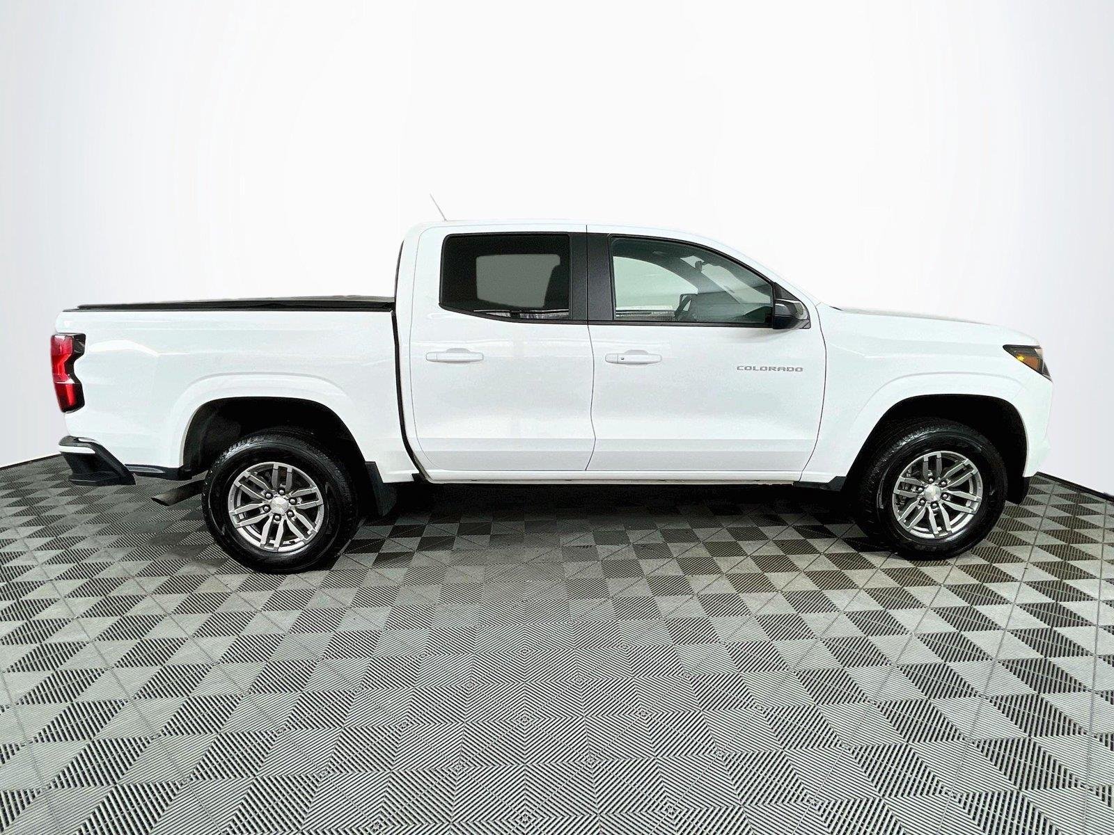 Used 2023 Summit White Chevrolet 2WD LT image 10
