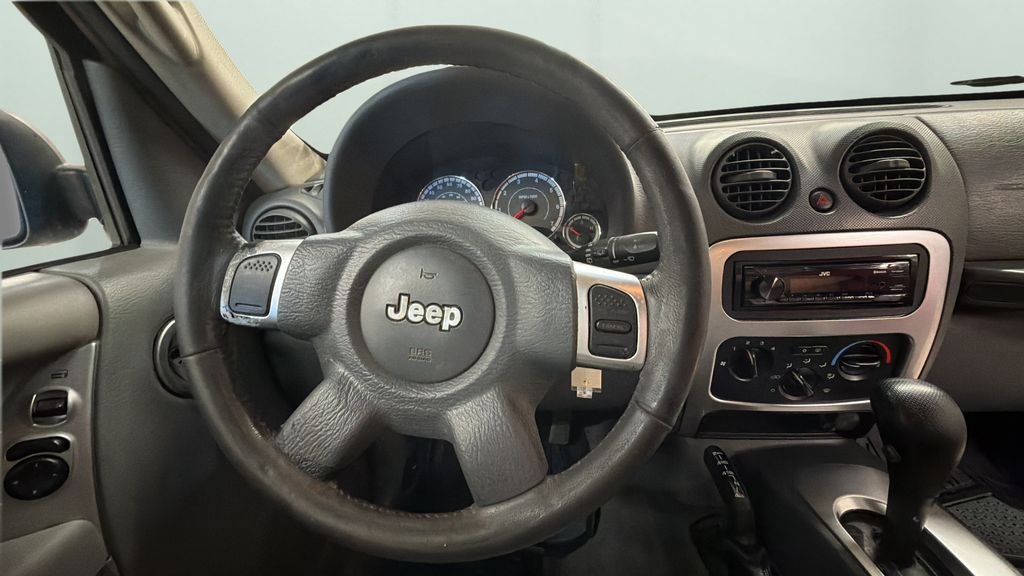 Used 2006 White Jeep Limited image 12