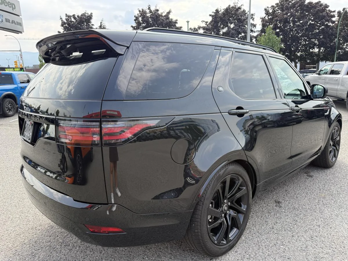 Used 2024 Black Land Rover Dynamic Se image 10