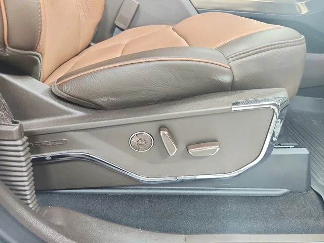 Used 2025 White Ford King Ranch image 44