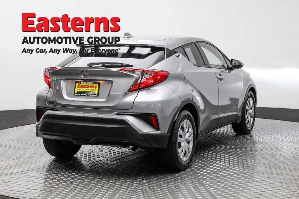 Used 2020 Silver Toyota LE image 5