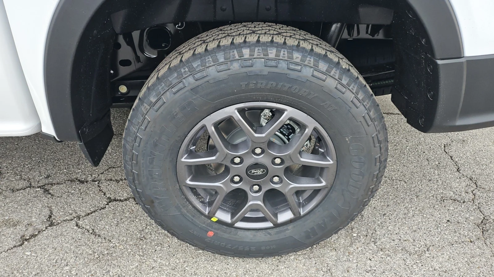 New 2025 Oxford White Ford XLT 4x4 image 5