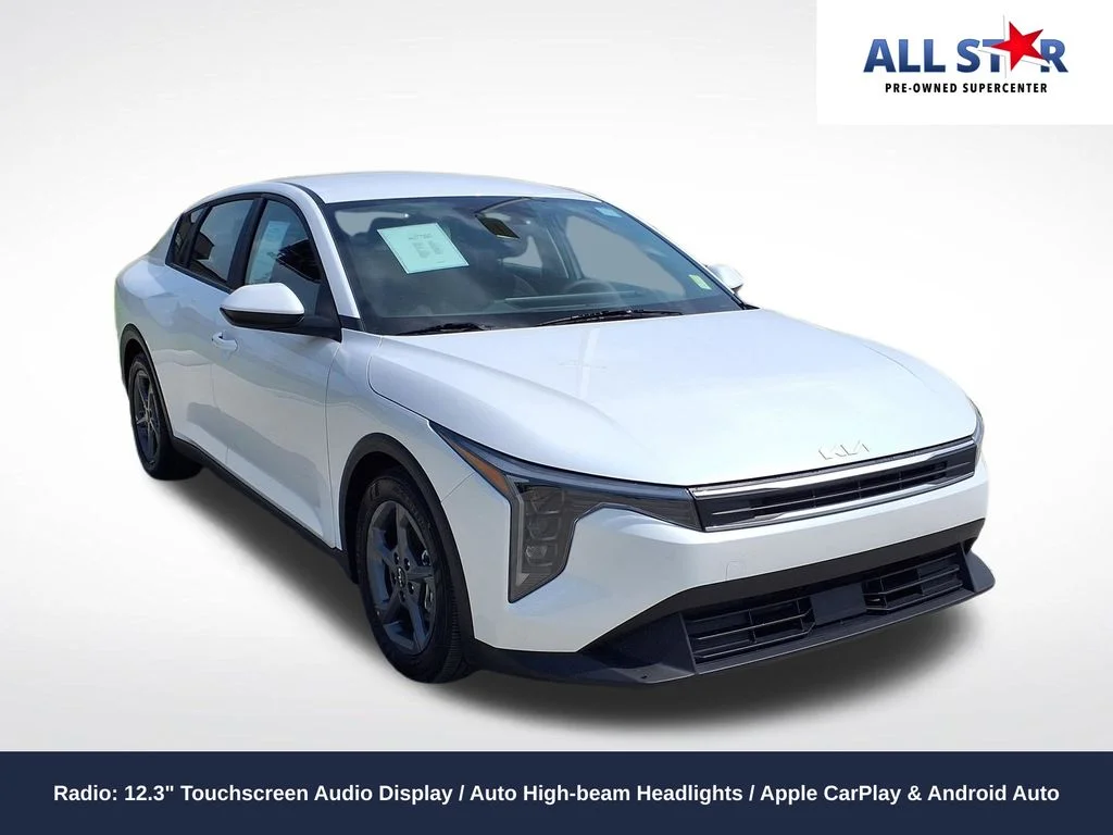 Used 2025 White Kia LXS image 1