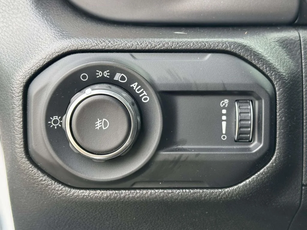 Used 2023 White Jeep Sport S image 27