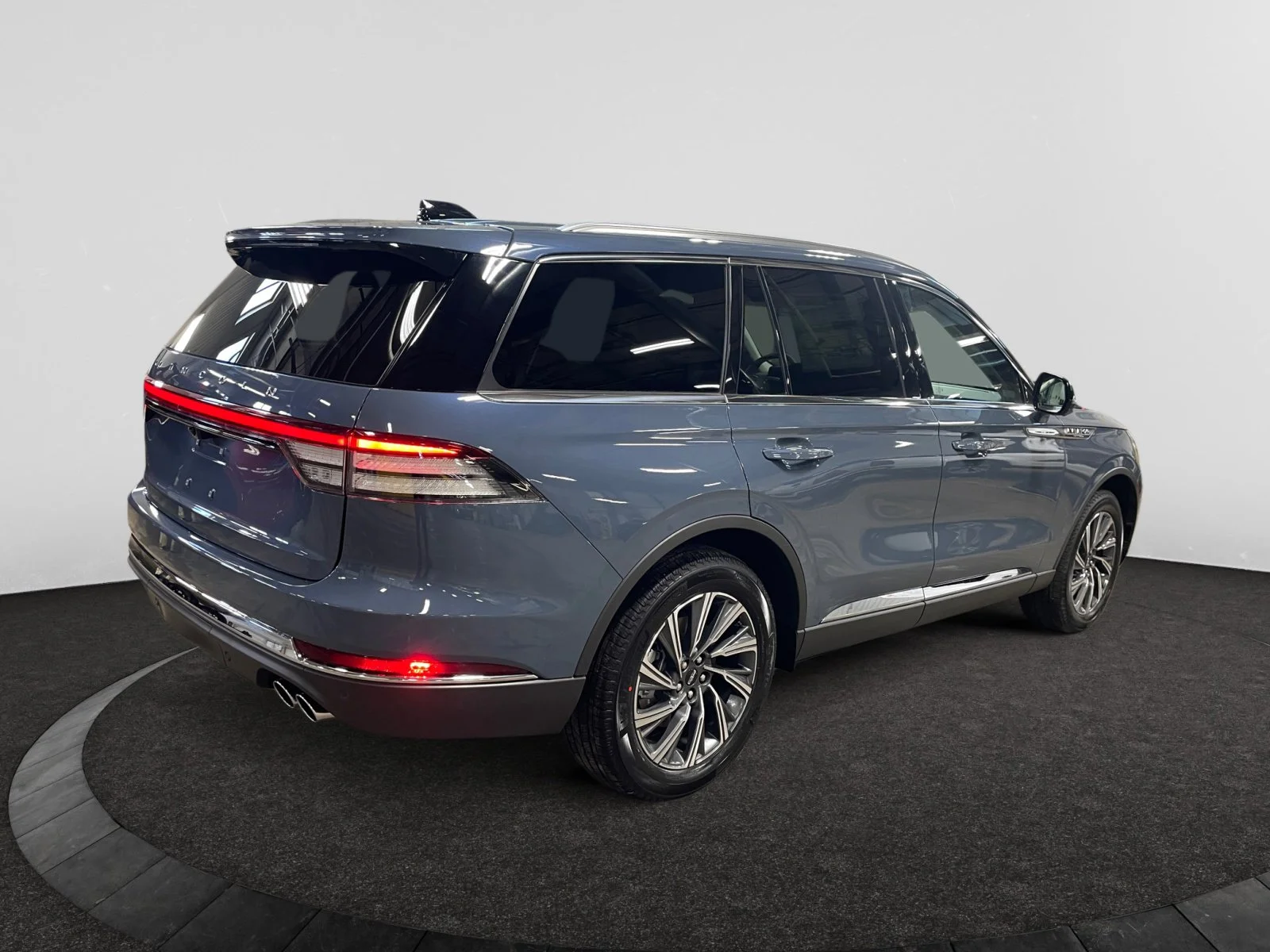 New 2026 Whisper Blue Metallic Clearcoat Lincoln Premiere image 5