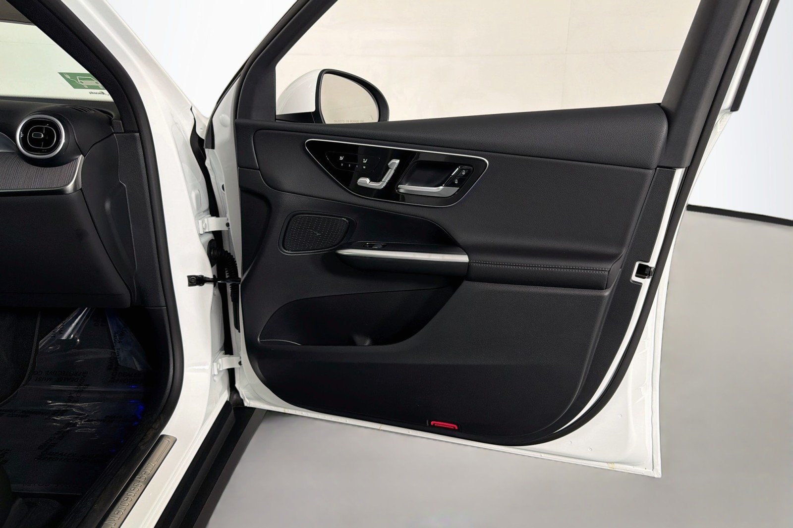 New 2027 Polar White Mercedes-Benz GLC 350e 4MATIC® SUV image 23