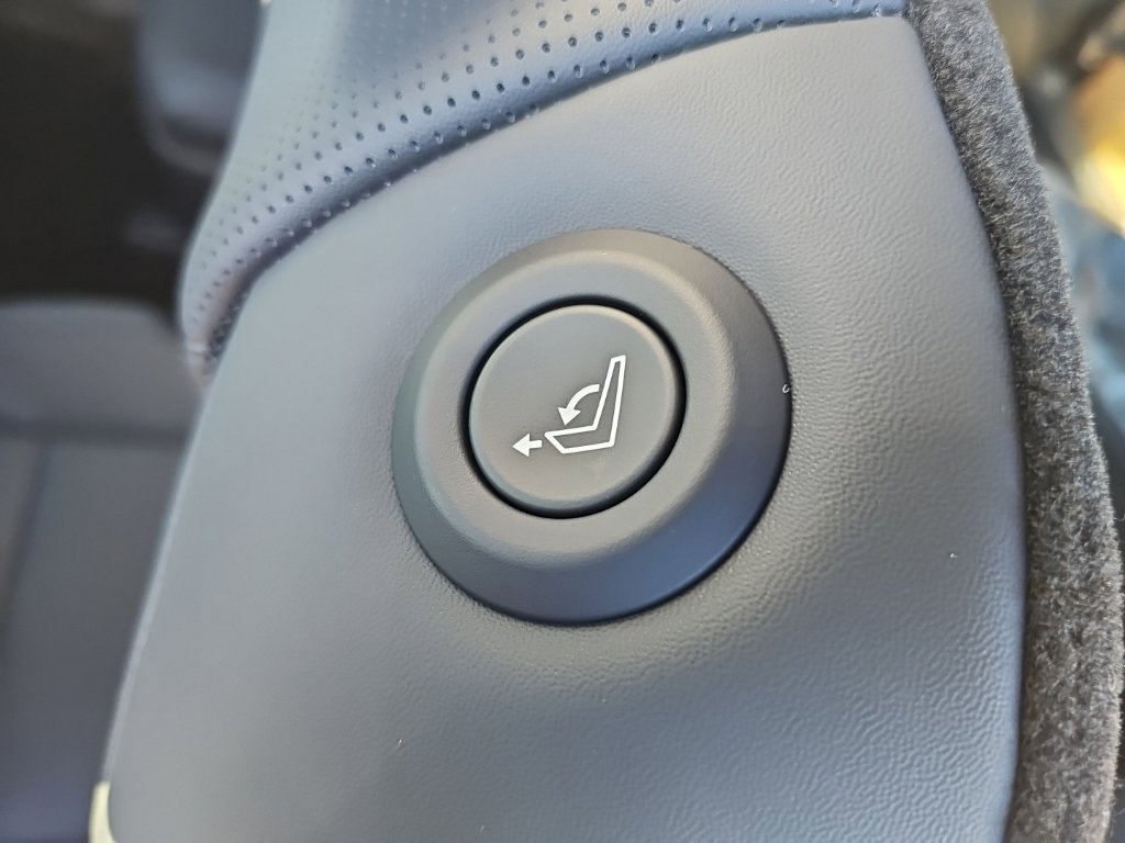 New 2027 Green Hyundai SEL Premium 7P image 36
