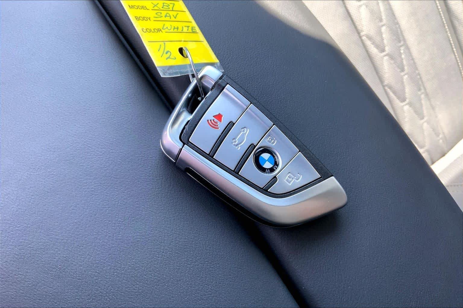 Used 2022 Mineral White Metallic BMW ALPINA XB7 image 14