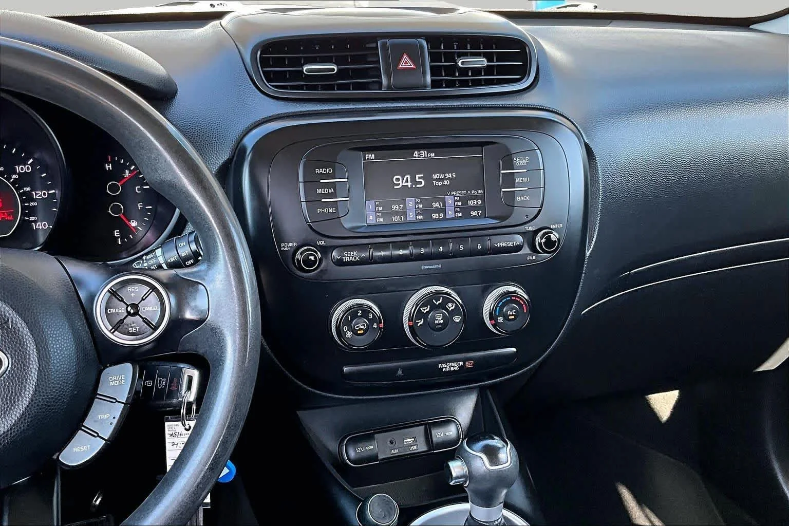 Used 2018 Clear White Kia Base image 7