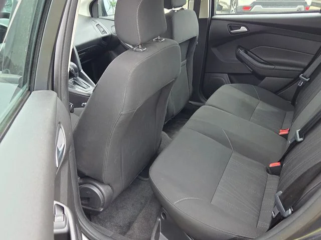 Used 2018 Gray Ford SE image 6