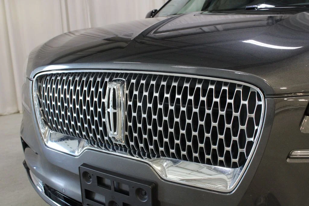 Used 2020 Gray Lincoln Reserve image 34
