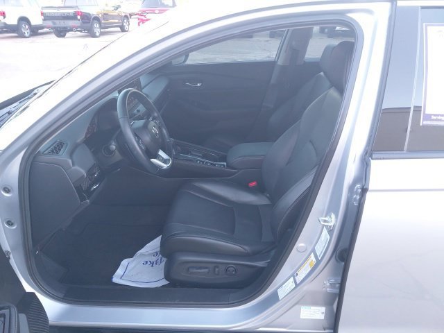 Used 2025 Solar Silver Metallic Honda Touring image 27