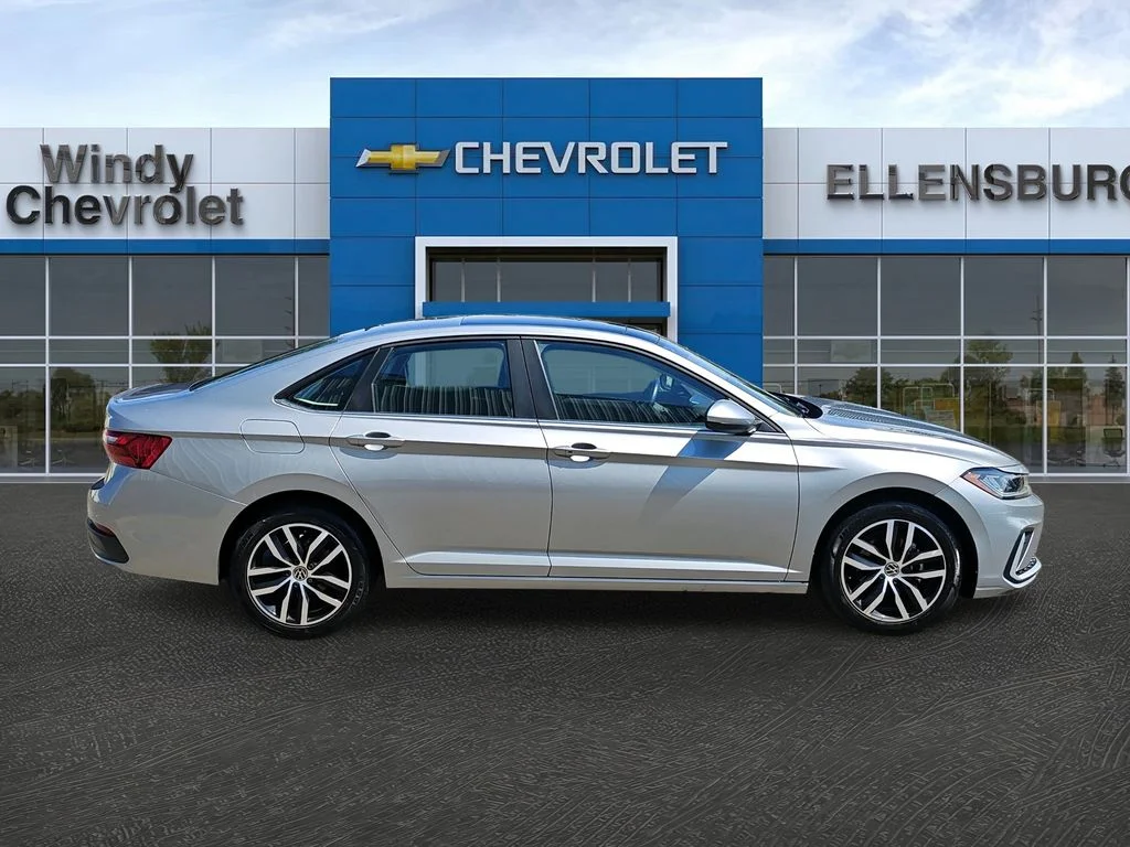 2025 Volkswagen Jetta SE - Photo 8