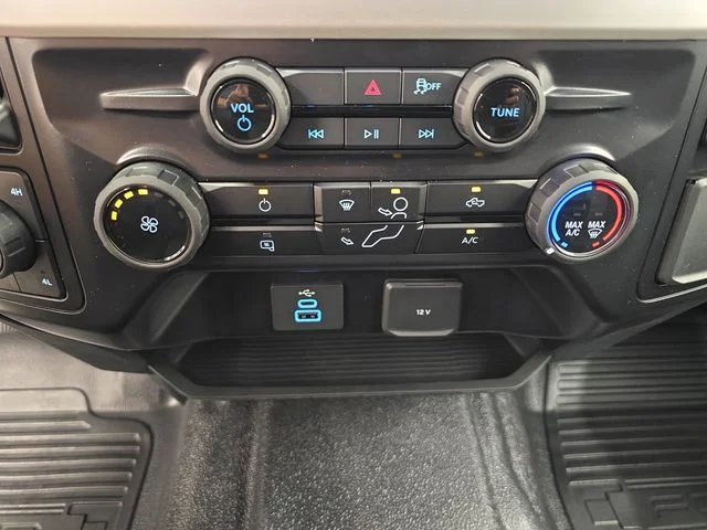 New 2026 Oxford White Ford F-250® XL image 31