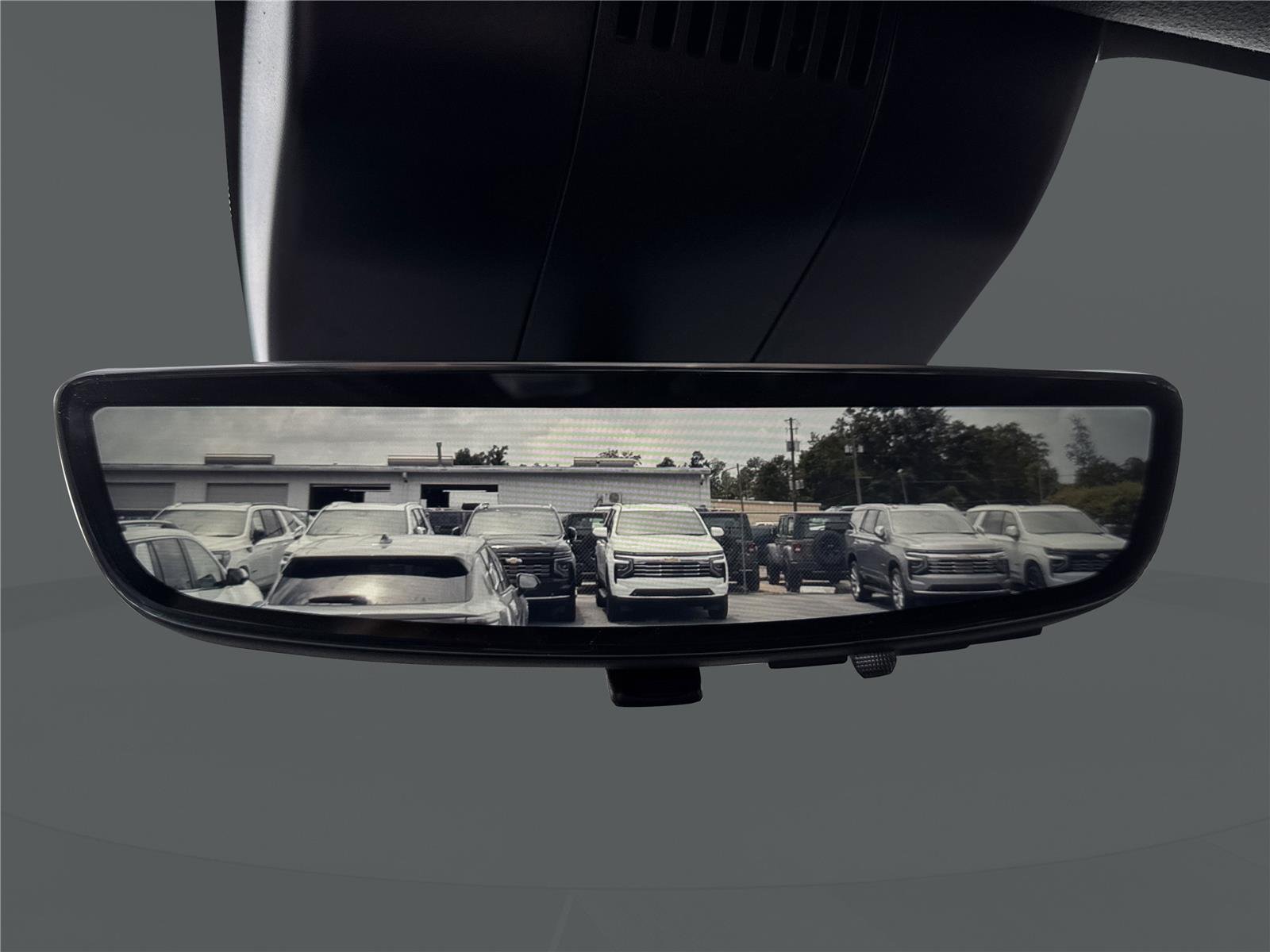 Used 2024 White Frost Tricoat GMC Denali Ultimate image 12