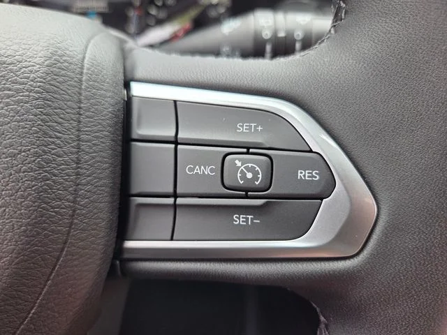 New 2026 Red Hot Pearlcoat Jeep Latitude image 27