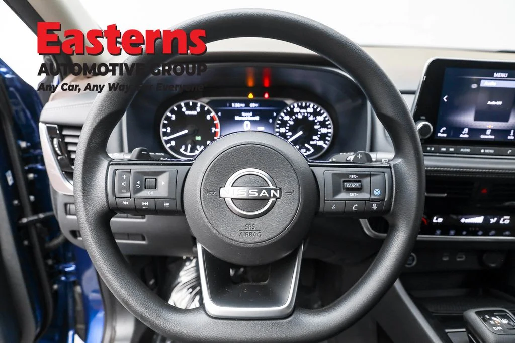 Used 2022 Blue Nissan SV image 10