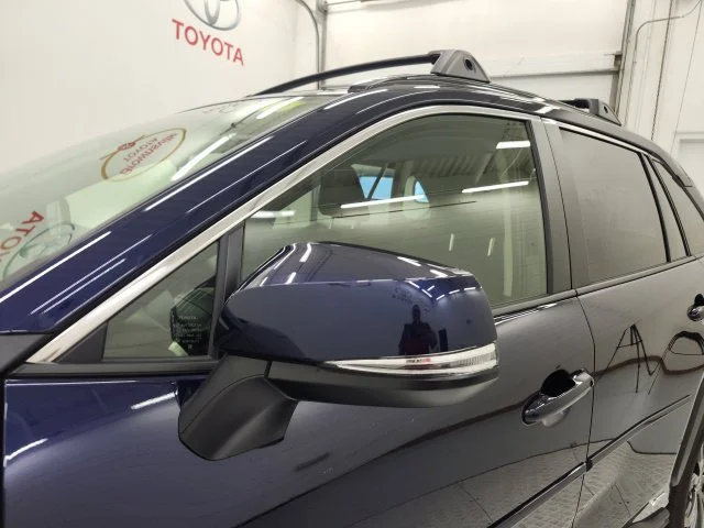Used 2025  Toyota XLE Premium image 12
