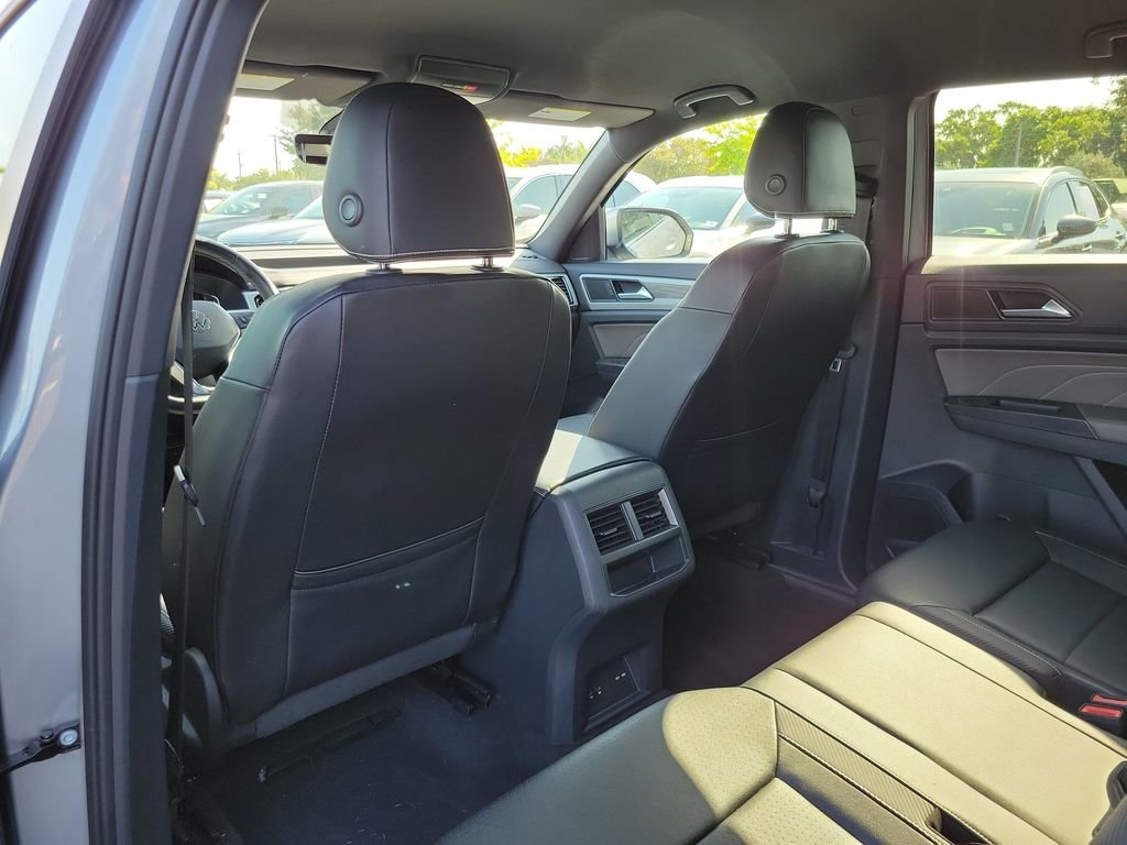 Certified Used 2023  Volkswagen 2.0T SE w/Technology image 9