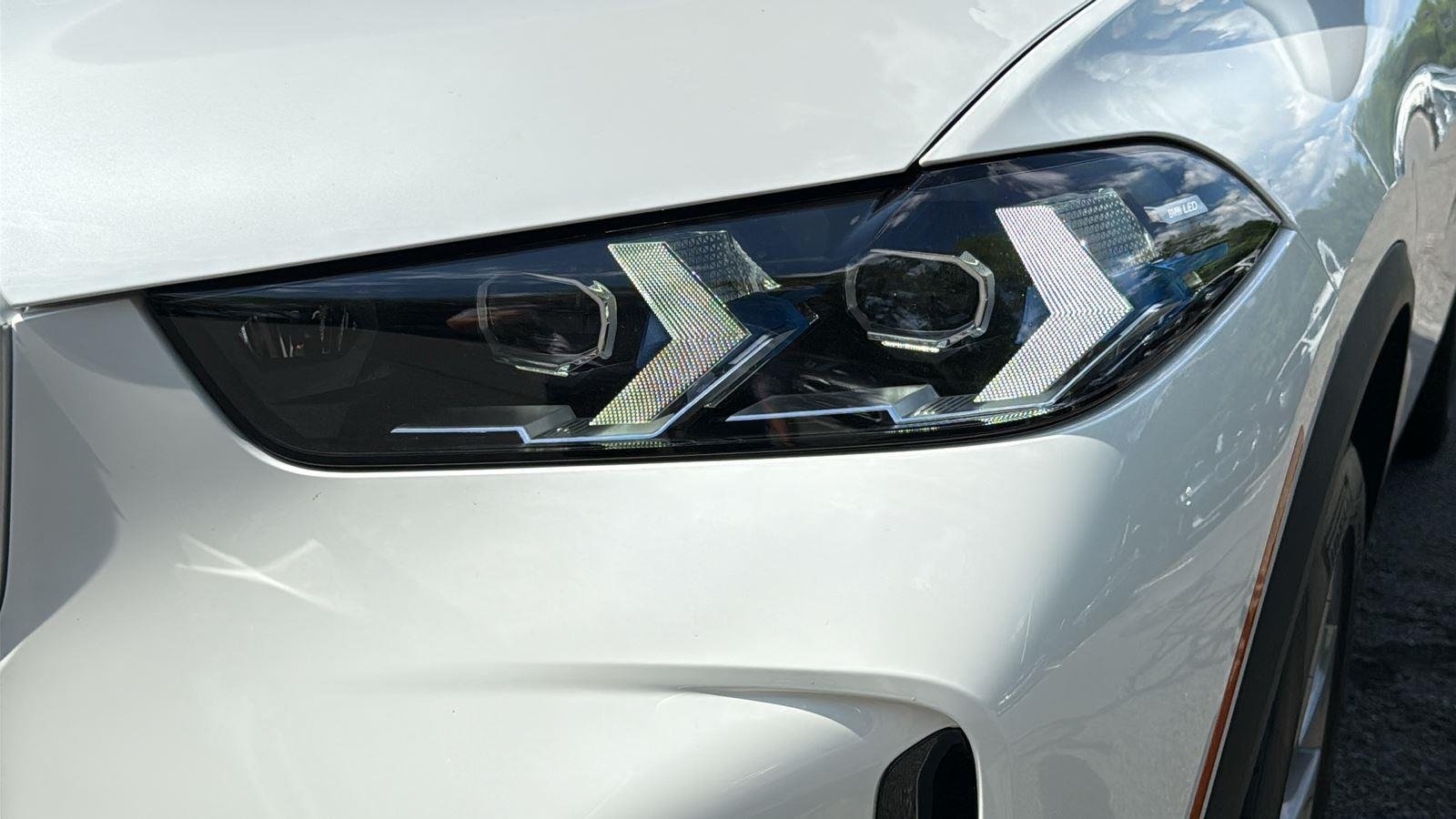 New 2026 Mineral White Metallic BMW xDrive40i image 7