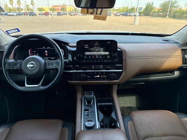Used 2025 Gray Nissan Platinum image 13
