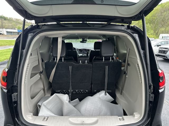 Used 2024 Black Chrysler Touring L image 22