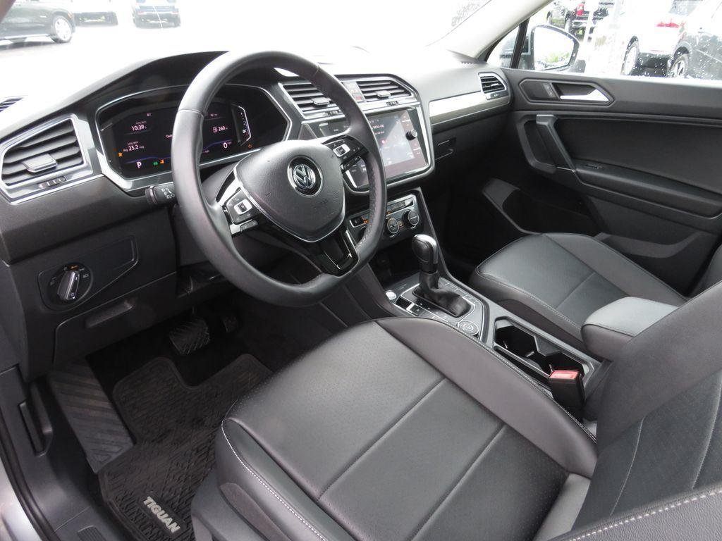 Used 2020 Silver Metallic Volkswagen 2.0T SEL image 20