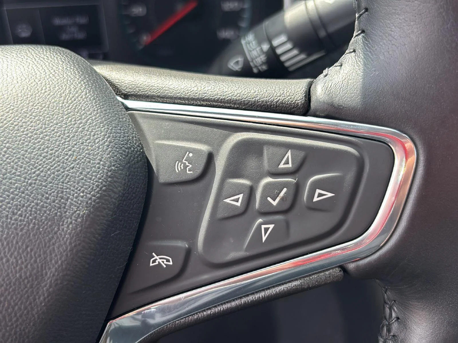 Used 2020 Shadow Gray Metallic Chevrolet RS image 21