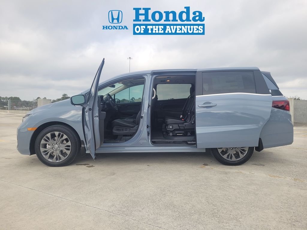 New 2026 Sonic Gray Pearl Honda Touring image 4