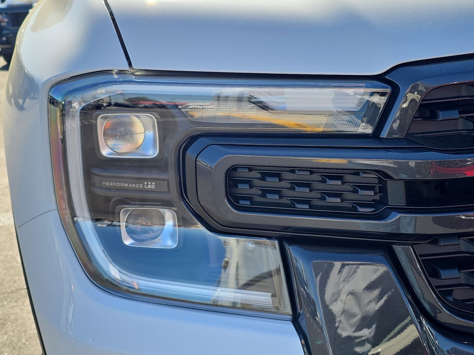 New 2025 Oxford White Ford Lariat image 7